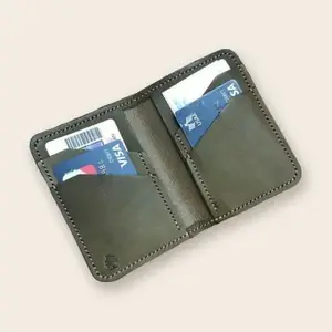 Carteira Vertical com Bolsos Inclinados