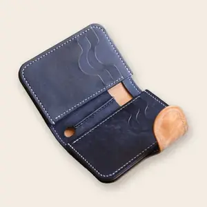 Carteira Bifold com Lingueta Arredondada